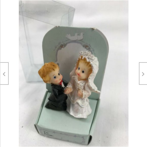 Wedding Cake Topper Cute Vintage Bride & Groom Ceramic 2" Figurine - Picture 1 of 6